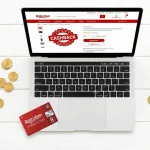 Ordinateur affichant le programme de fidélité Club R Rakuten et des pièces symbolisant le cashback.